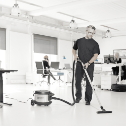 Nilfisk VP 930 industrial vacuum cleaner - quiet